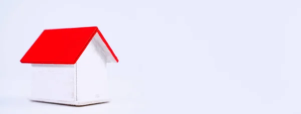 Οικονομική Παλλακίδα Piggy Bank Όμορφο Κόκκινο Λευκό Ξύλινο Σπίτι Μοντέλο — Φωτογραφία Αρχείου