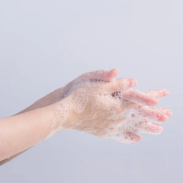 Lavar Mãos Asiática Jovem Mulher Usando Sabão Líquido Para Lavar — Fotografia de Stock