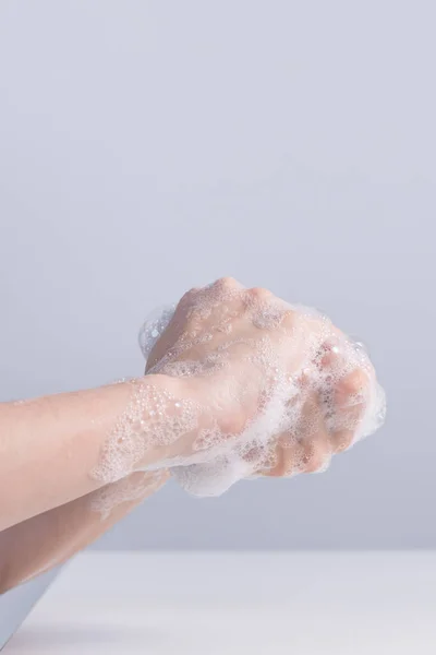 Lavarse Las Manos Mujer Joven Asiática Que Usa Jabón Líquido —  Fotos de Stock