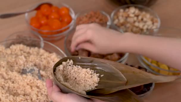 Making Rice Dumpling Zongzi Family Preparing Wrapping Bunch Chinese Food — Stock Video