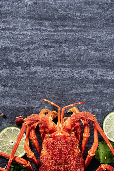 Aragosta Bollita Cotta Deliziosa Cena Base Pesce Con Coltello Forchetta — Foto Stock