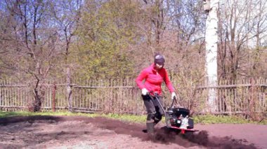 Zemin toprak işleme, Moto-Kültivatör sapanlar, akıntılar