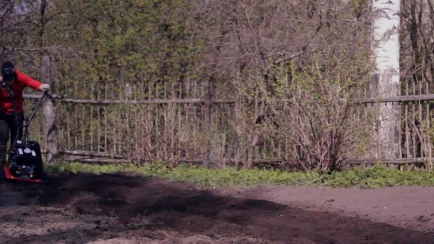 Όργωμα Άροτρα Moto Καλλιεργητή Σχίζει Έδαφος — Αρχείο Βίντεο