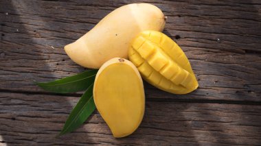 Mango meyve eski ahşap tablo