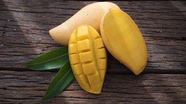 Mango meyve eski ahşap tablo