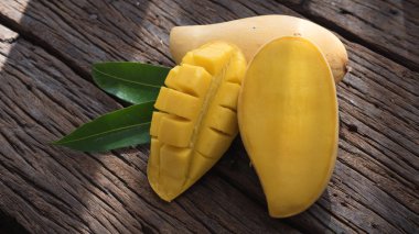 Mango meyve eski ahşap tablo