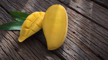 Mango meyve eski ahşap tablo