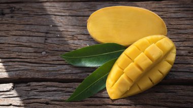 Mango meyve eski ahşap tablo