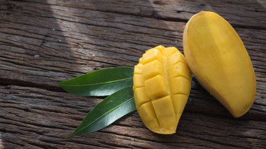 Mango meyve eski ahşap tablo