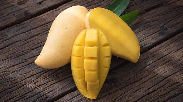 Mango meyve eski ahşap tablo