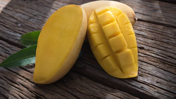 Mango meyve eski ahşap tablo