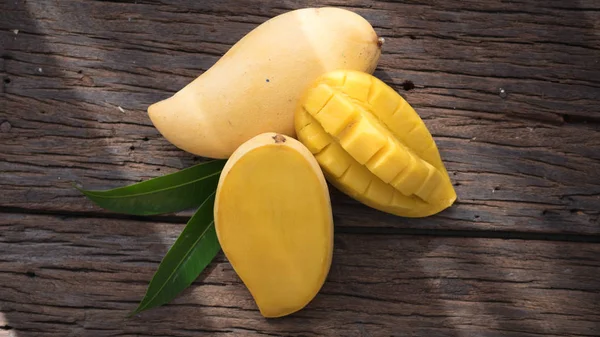 Mango meyve eski ahşap tablo