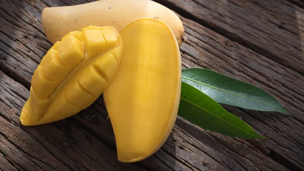 Mango meyve eski ahşap tablo