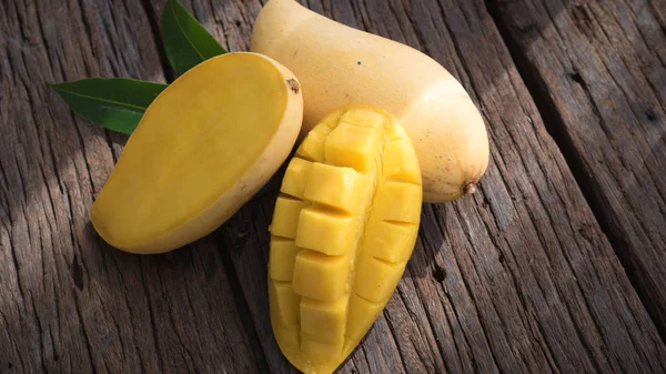 Mango meyve eski ahşap tablo