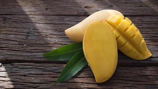 Mango meyve eski ahşap tablo