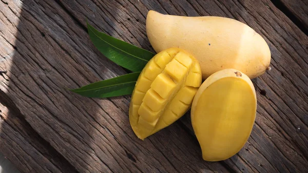 Mango meyve eski ahşap tablo