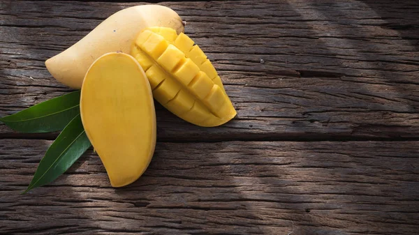 Mango meyve eski ahşap tablo