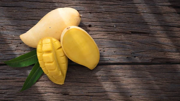 Mango meyve eski ahşap tablo