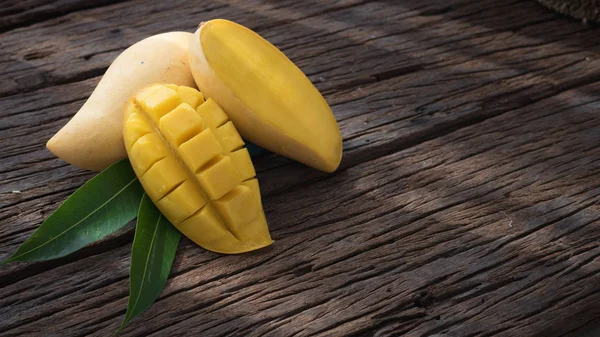 Mango meyve eski ahşap tablo