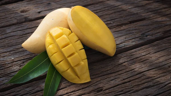 Mango meyve eski ahşap tablo