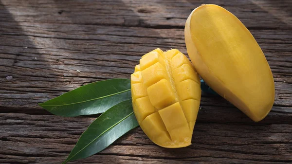 Mango meyve eski ahşap tablo