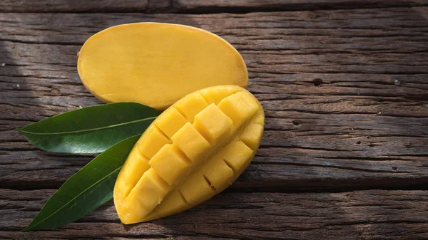 Mango meyve eski ahşap tablo