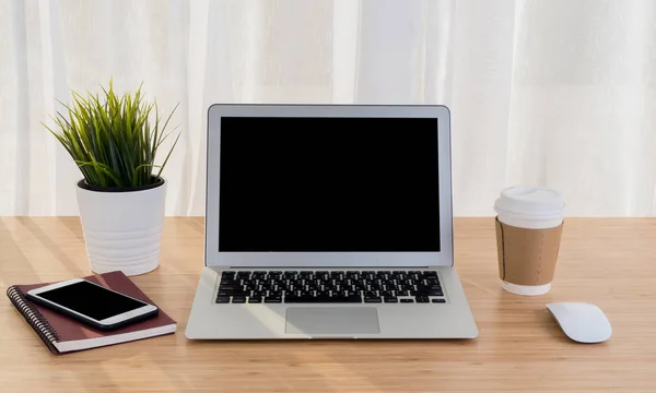 Arbeitsplatz Tischbüro Mit Computer Laptop Und Smartphone — Stockfoto