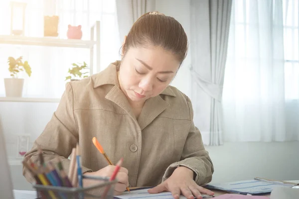 Asiatique Femme Travailler Partir Maison — Photo