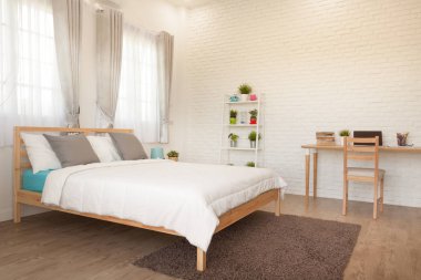 Otel yatak odası iç tasarım. Beyaz yatak odası ayarı stüdyo için 