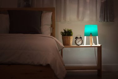 Otel yatak odası iç tasarım. Beyaz yatak odası ayarı stüdyo için 