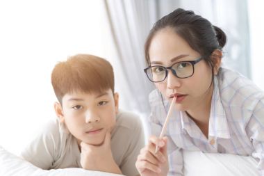 kardeş kardeş ödev yazmak için yardım