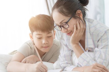 kardeş kardeş ödev yazmak için yardım