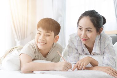 kardeş kardeş ödev yazmak için yardım