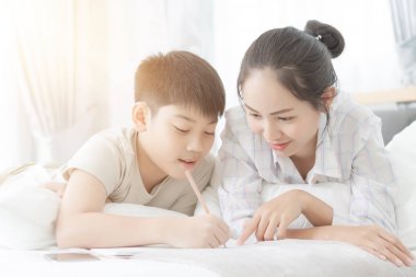 kardeş kardeş ödev yazmak için yardım