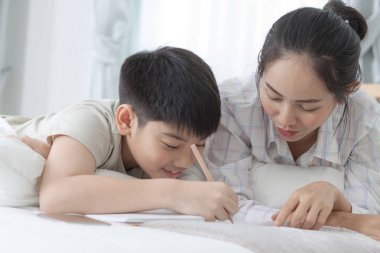 kardeş kardeş ödev yazmak için yardım