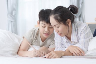 kardeş kardeş ödev yazmak için yardım