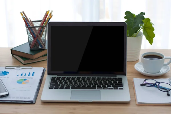 Laptop on table. Working place table. — Stock Photo, Image