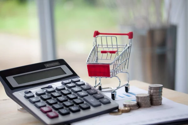 Mini shopping cart on computer laptop. Business concept. — Stock Photo, Image