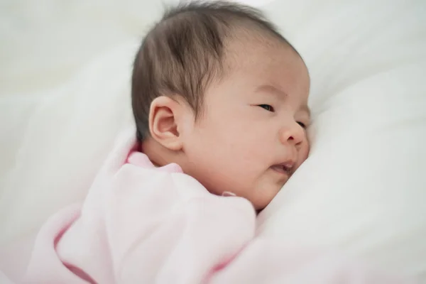 Ασιατικό όμορφο νεογέννητο μωρό. — Φωτογραφία Αρχείου