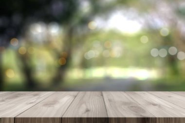 Ahşap masa üstü ile hafif bokeh.