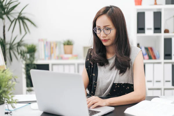 Jeune Femme Asiatique Travailler Maison Jeune Entreprise Démarrage Vendeur Ligne — Photo