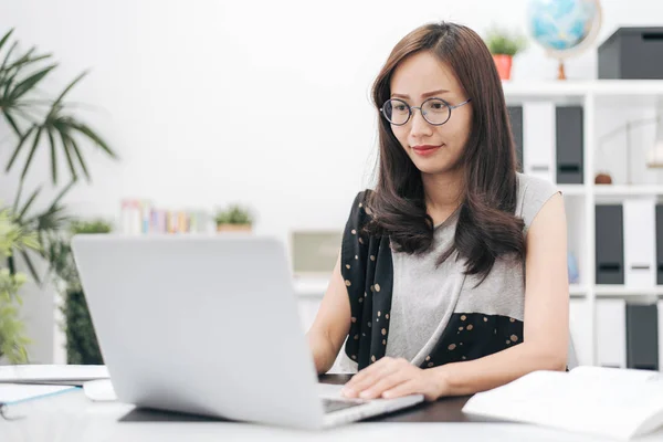 Jeune Femme Asiatique Travailler Maison Jeune Entreprise Démarrage Vendeur Ligne — Photo