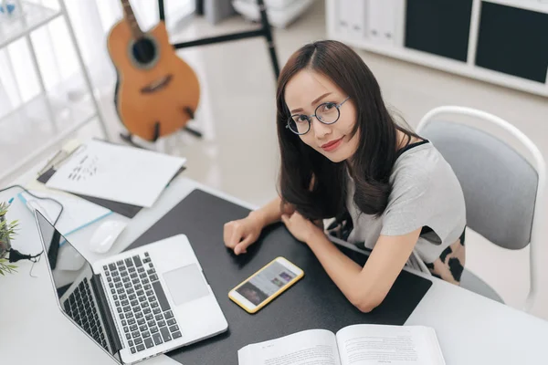 Jeune Femme Asiatique Travailler Maison Jeune Entreprise Démarrage Vendeur Ligne — Photo