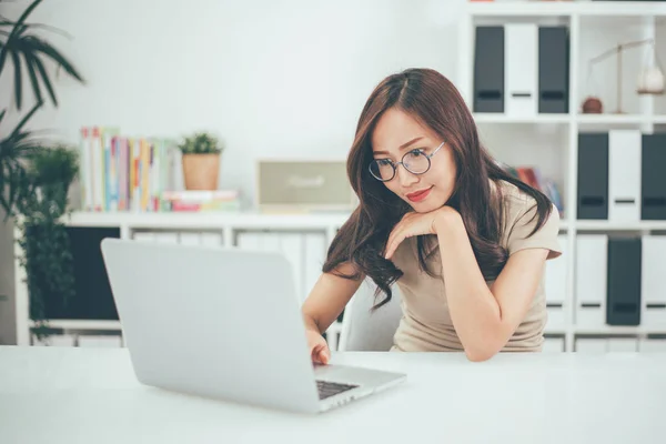 Jeune Femme Asiatique Travailler Maison Jeune Entreprise Démarrage Vendeur Ligne — Photo