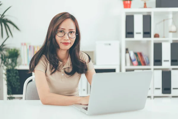 Jeune Femme Asiatique Travailler Maison Jeune Entreprise Démarrage Vendeur Ligne — Photo