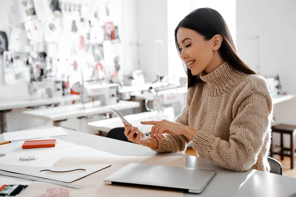 Preparación Para Trabajo Lugar Trabajo Mujer Asiática Costurera Sastre Examina — Foto de Stock