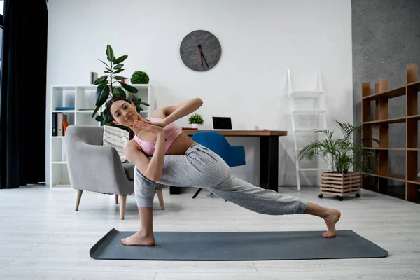 Sportieve Sterke Vrouw Fitness Trainer Sport Yoga Toont Asana Pose — Stockfoto