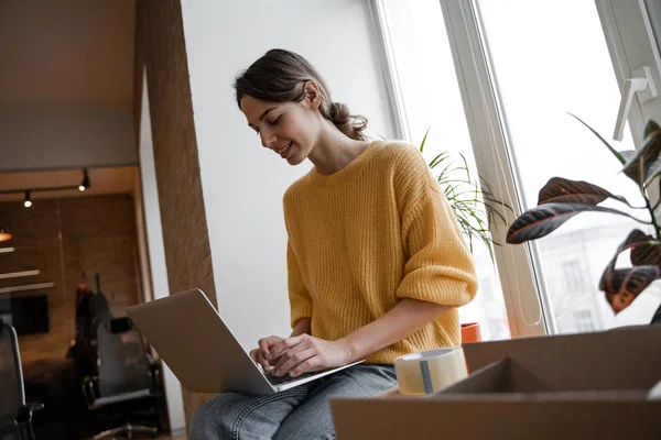 Laptop Nowoczesna Technologia Cyfrowa Młody Właściciel Małego Biznesu Sprzedający Online — Zdjęcie stockowe