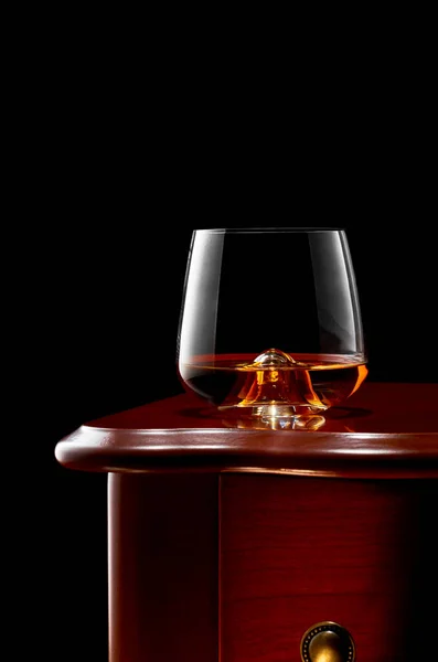 Whisky na ciemnym tle — Zdjęcie stockowe