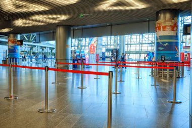 insanlar Airport terminal